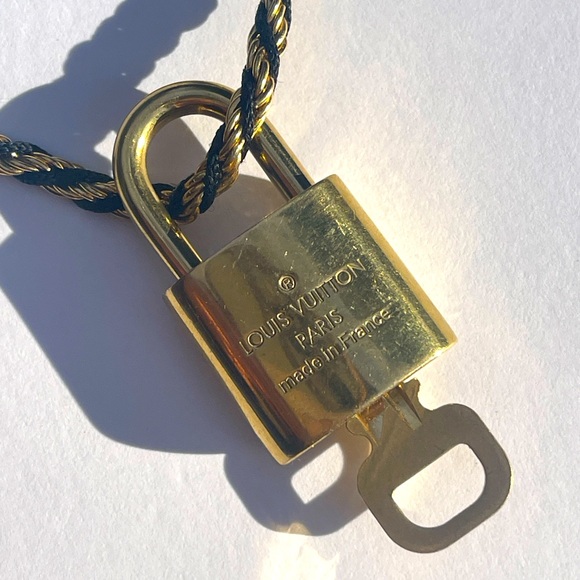 Louis Vuitton Lock Key necklace Number 346 Trifari rope chain vintage lv gold - Picture 6 of 15